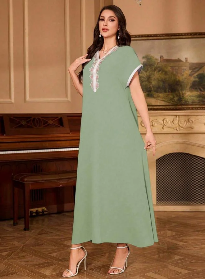 تايك تو جلابية بتفاصيل مرقعة بزهور